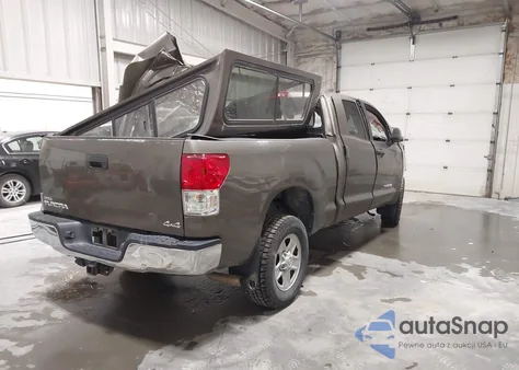 2010 Toyota Tundra Grade 5.7L V8 z USA, uszkodzony, nr VIN 5TFUY5F15AX143929